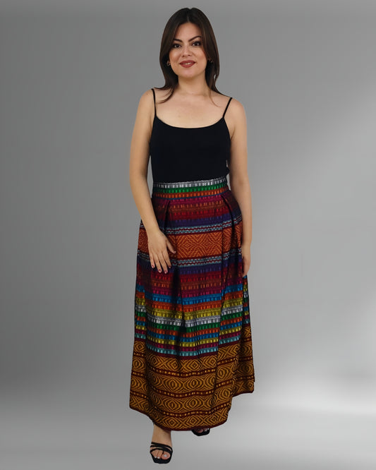 Falda Chiapas Telar Multicolor, vista frontal en modelo.