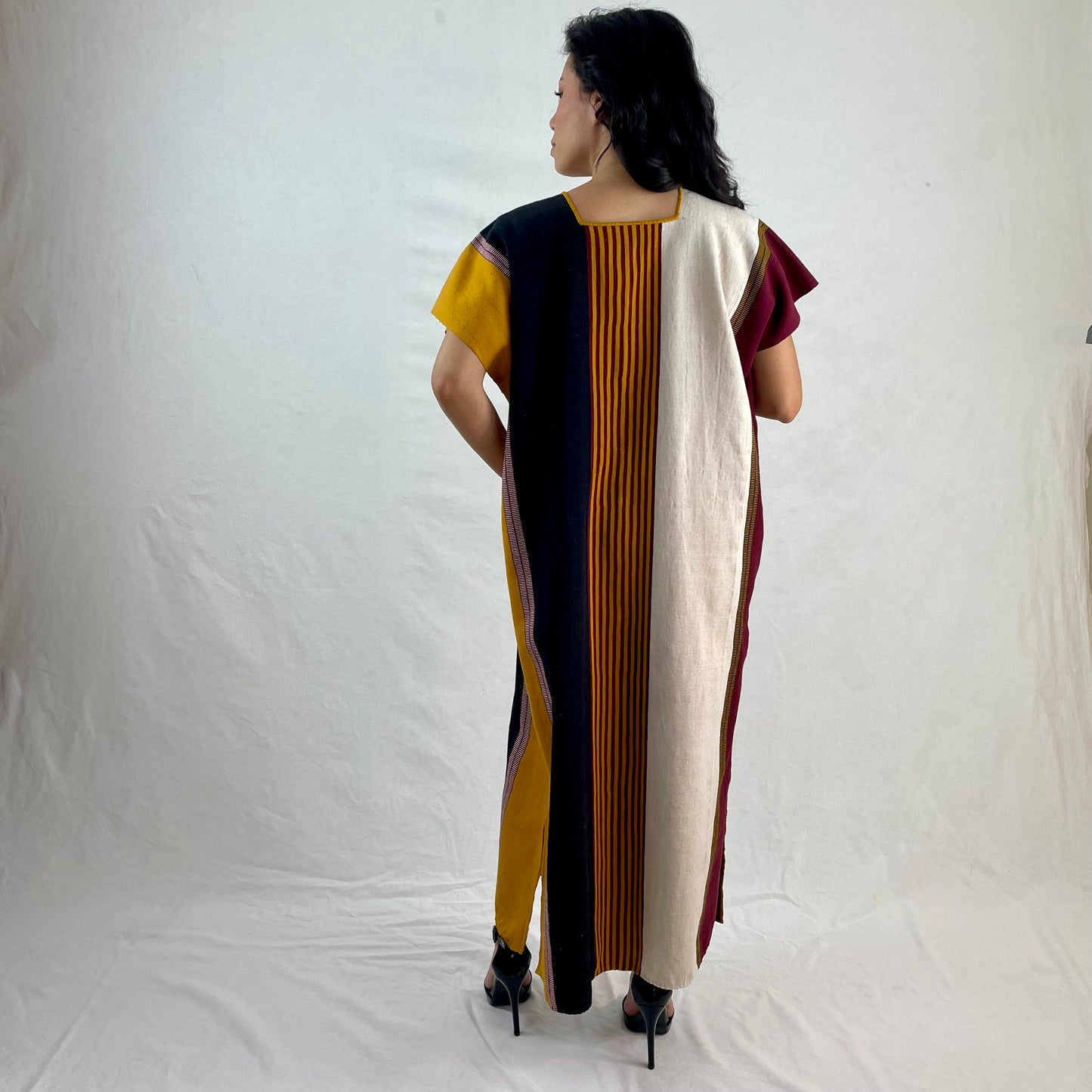 Vestido Huipil de Telar a Rayas Larrainzar Mostaza/Negro