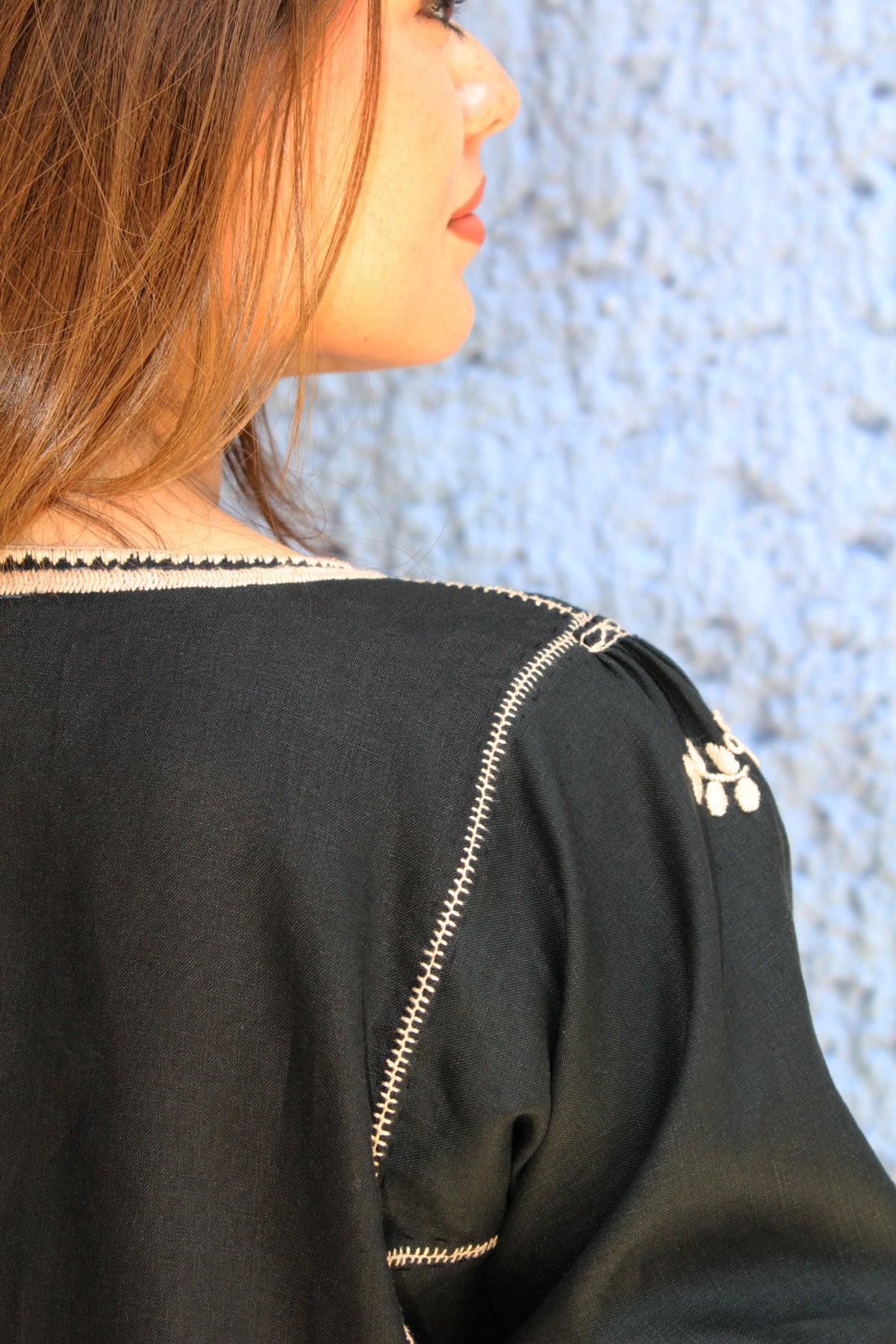 Blusa larga lino, bordado Aguacatenango. Negro