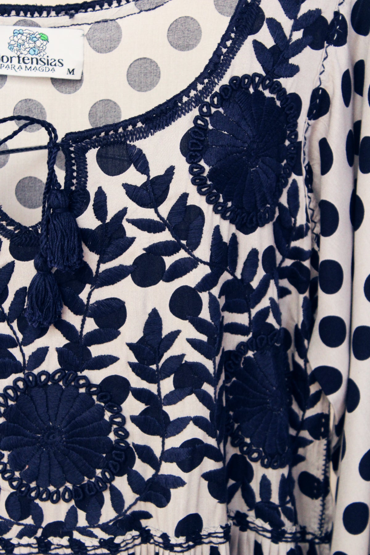 Vestido tradicional Aguacatenango. Gris plata