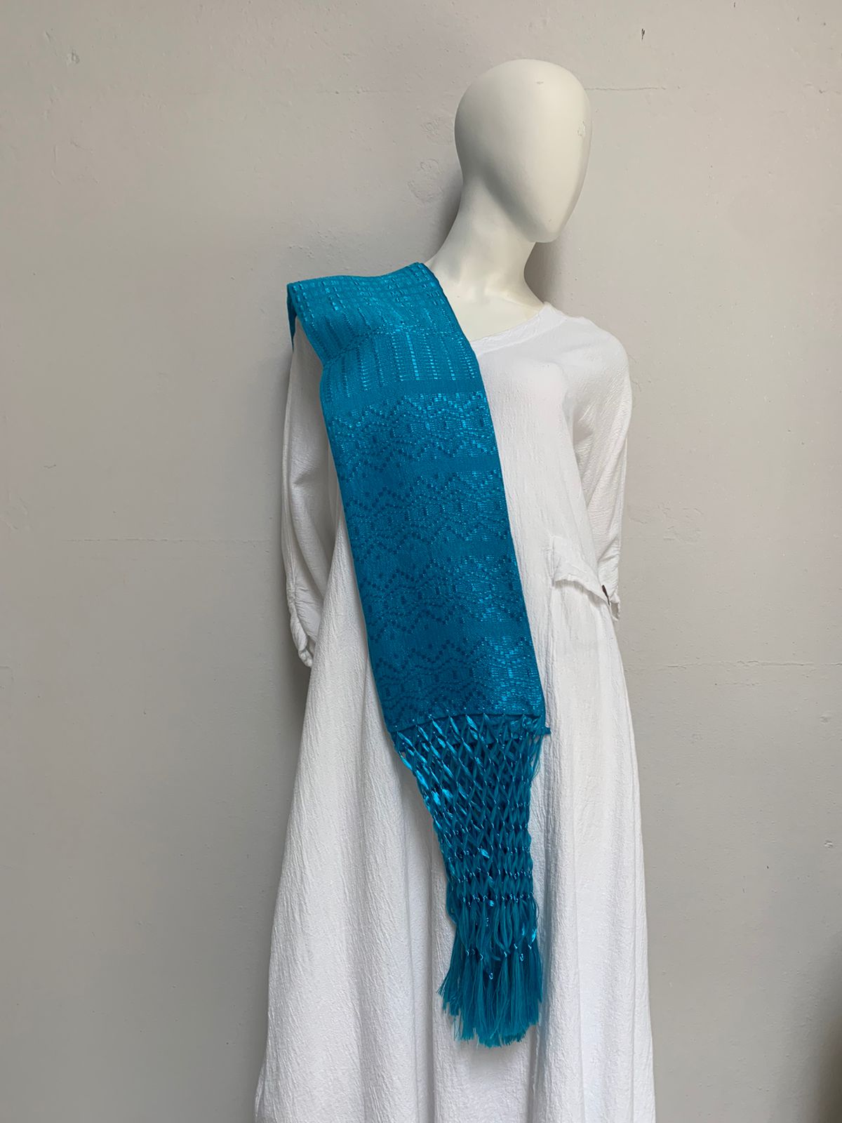 Rebozo comitán flecos tejidos color celeste