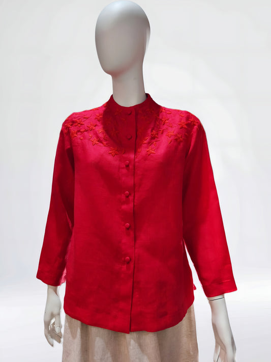 Saco de lino, cuello Cisne bordado de Huixtán, color rojo, vista frontal en maniquí.