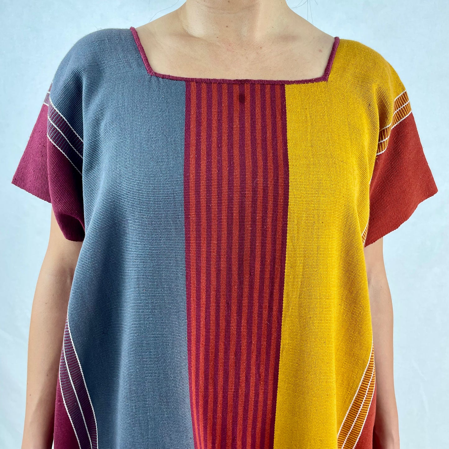 Vestido Telar Rayas Larrainzar Gris/Mostaza, detalle del telar completo.