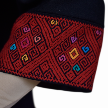 Saco Negro Manga 3/4 Brocado Rojo Larrainzar