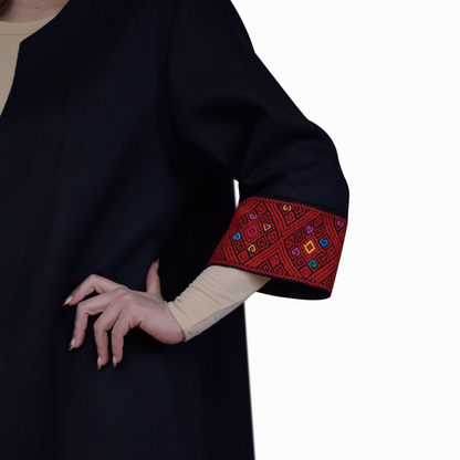 Saco Negro Manga 3/4 Brocado Rojo Larrainzar