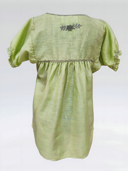 Blusa Aguacatenango de lino Bordado Bolitas manga corta color verde manzana, bordado gris, vista posterior.