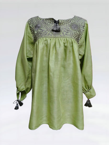 Blusa Aguacatenango de lino Bordado Bolitas color verde Manzana, vista frontal.