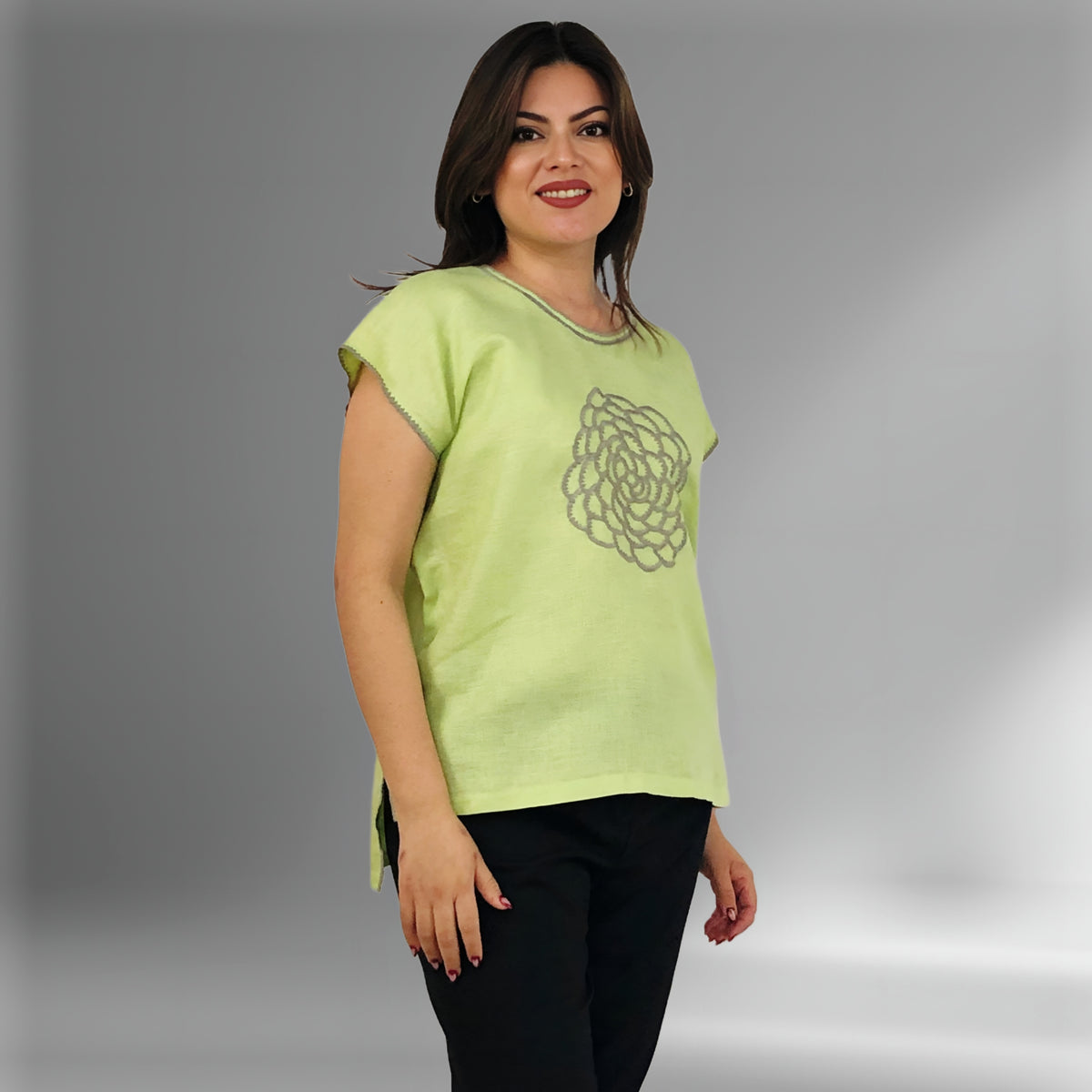 Blusa Chiapas Crisantemo color verde manzana.