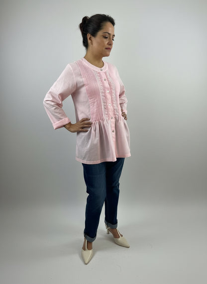 Blusa Chiapas guayabera bordado Chamula color rosa, vista lateral.