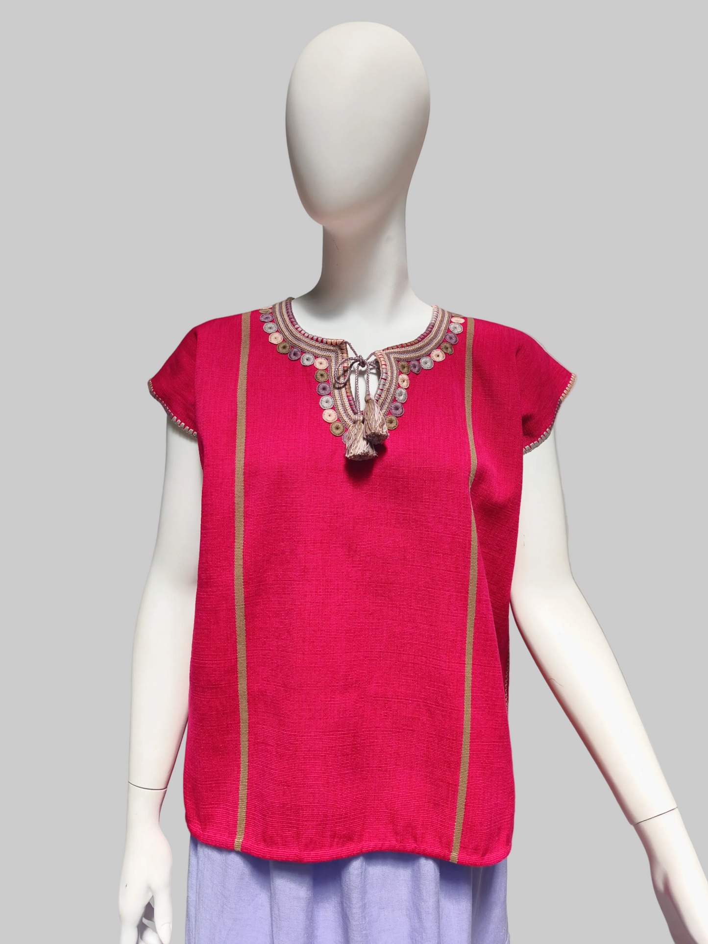 Blusa (Huipil) Antolina color fucsia, vista frontal
