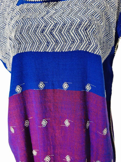 Blusa Huipil Carranza bicolor, detalle del bordado.