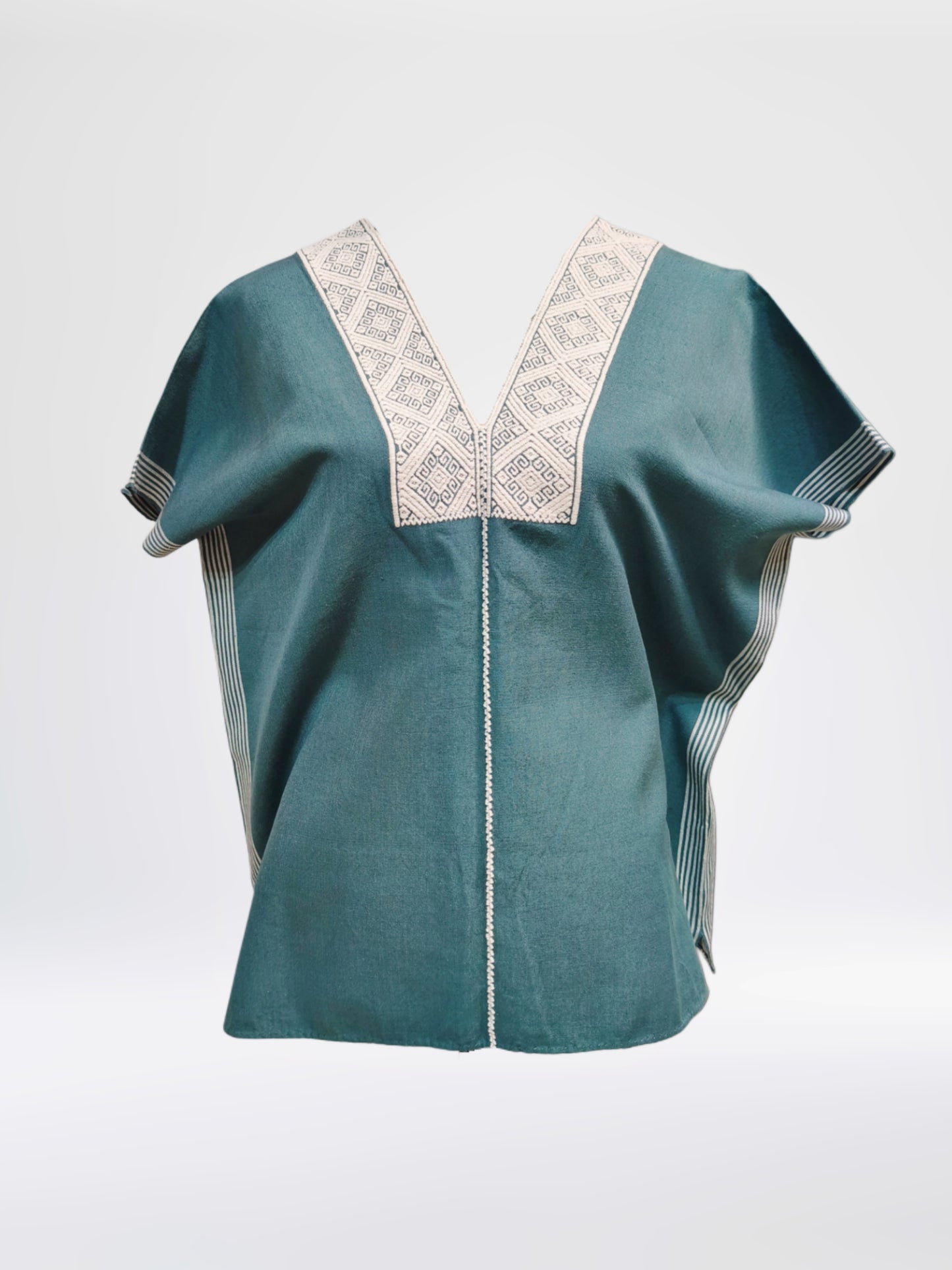 Blusa Huipil telar Larrainzar en color azul azufre con brocado beige,
