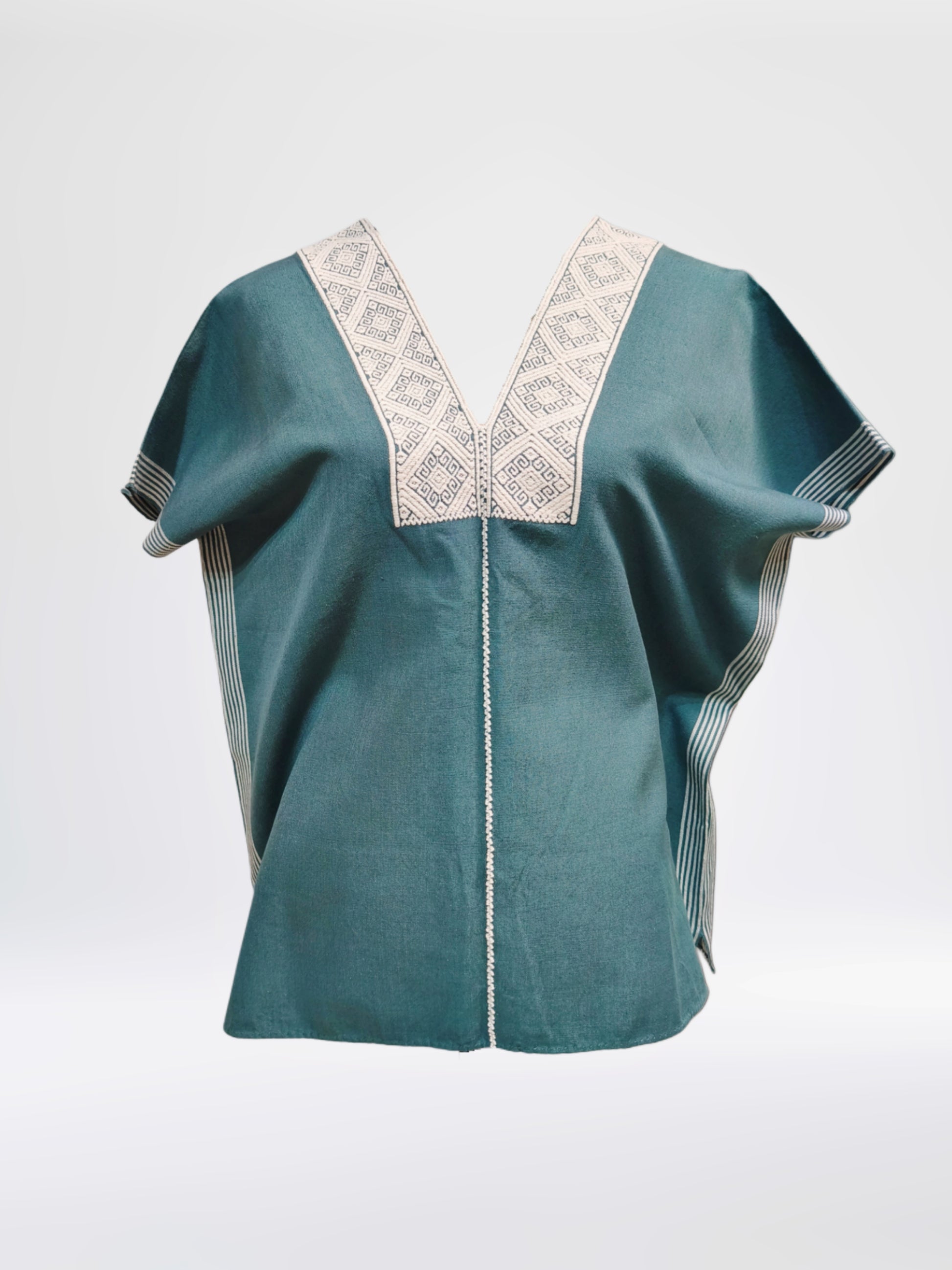 Blusa Huipil telar Larrainzar en color azul azufre con brocado beige,