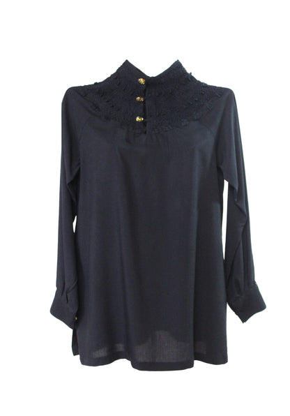 Blusa bordado Chamula con 5 botones de ámbar color negro, vista posterior.