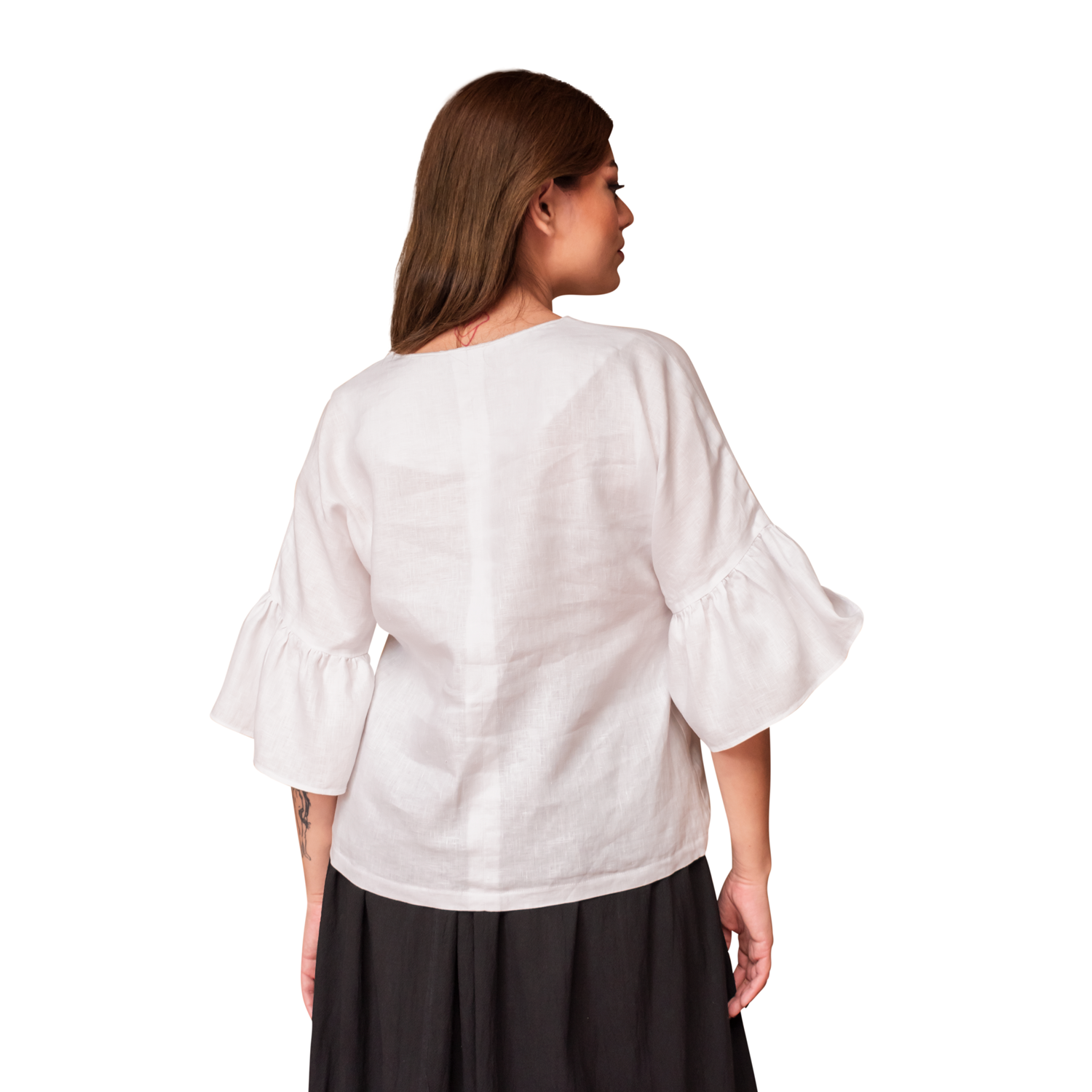 Blusa de lino bordado Aguacatenango. Manga campana en color blanco, vista posterior.
