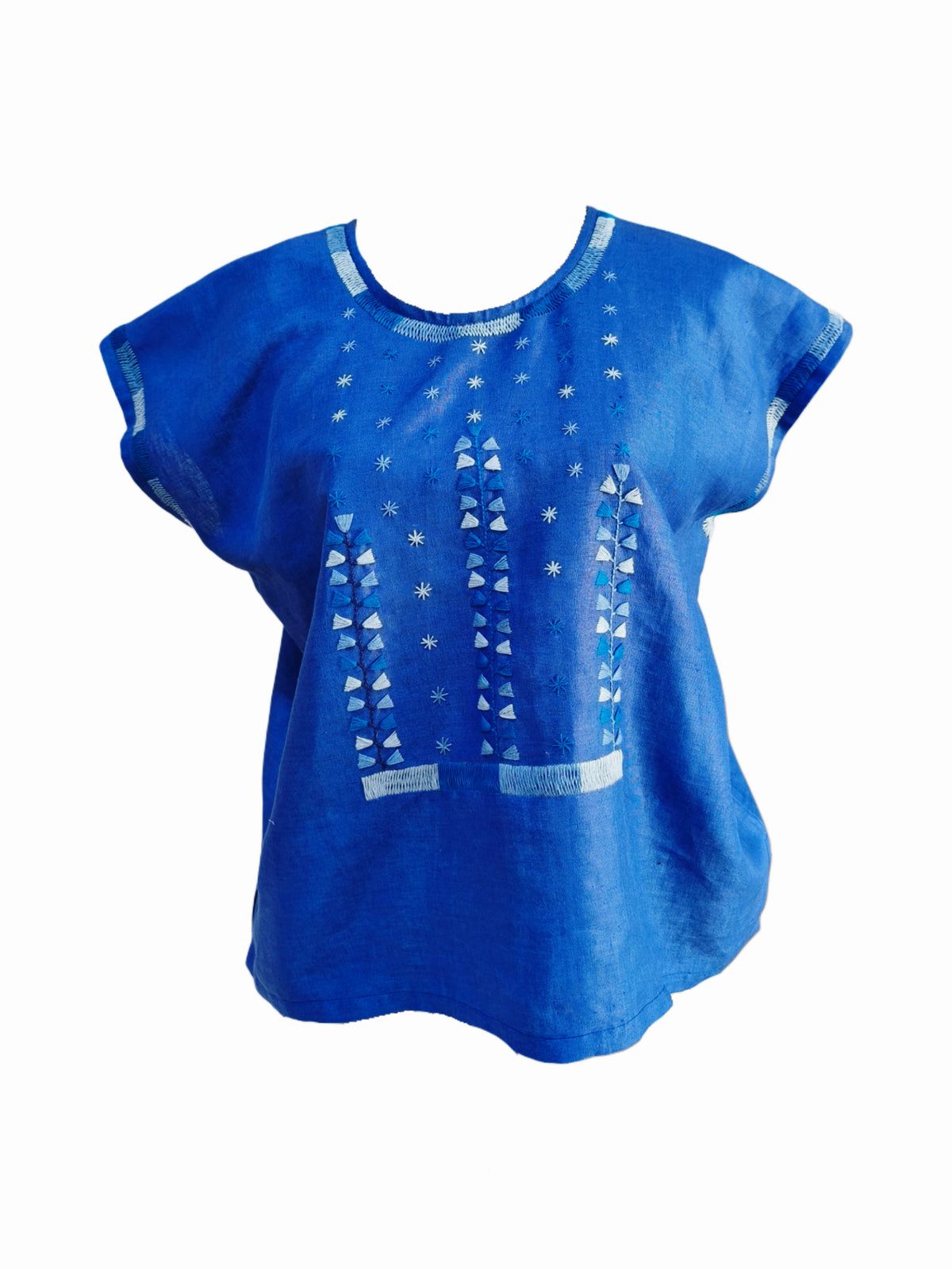 Blusa de lino, bordado estrellitas color azul pavo, vista frontal.
