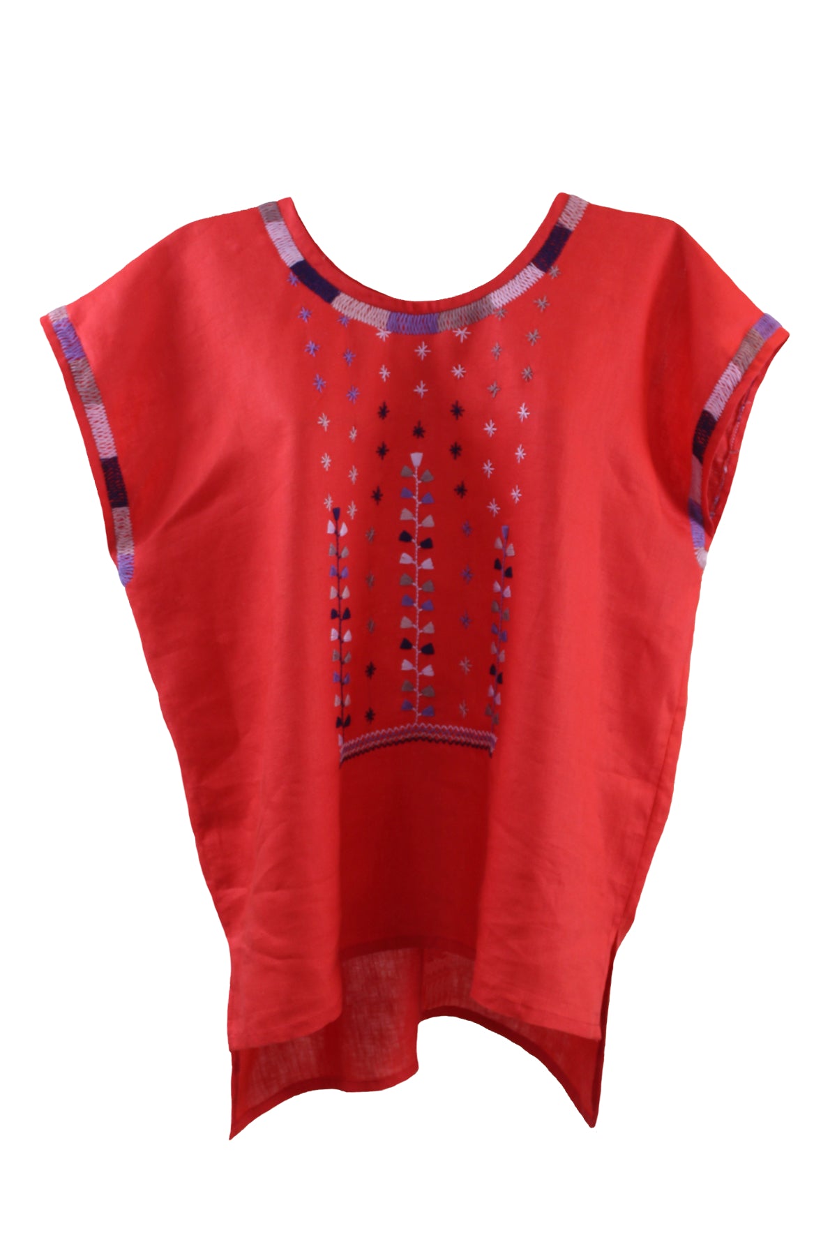Blusa de lino, bordado estrellitas color rojo, vista frontal. 