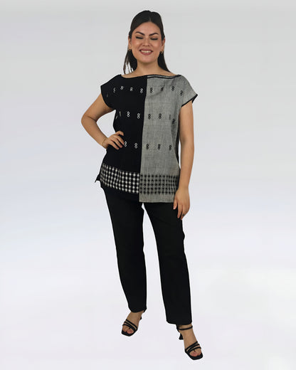 Blusa en telar de cintura Carranza blanco y negro vista en modelo.