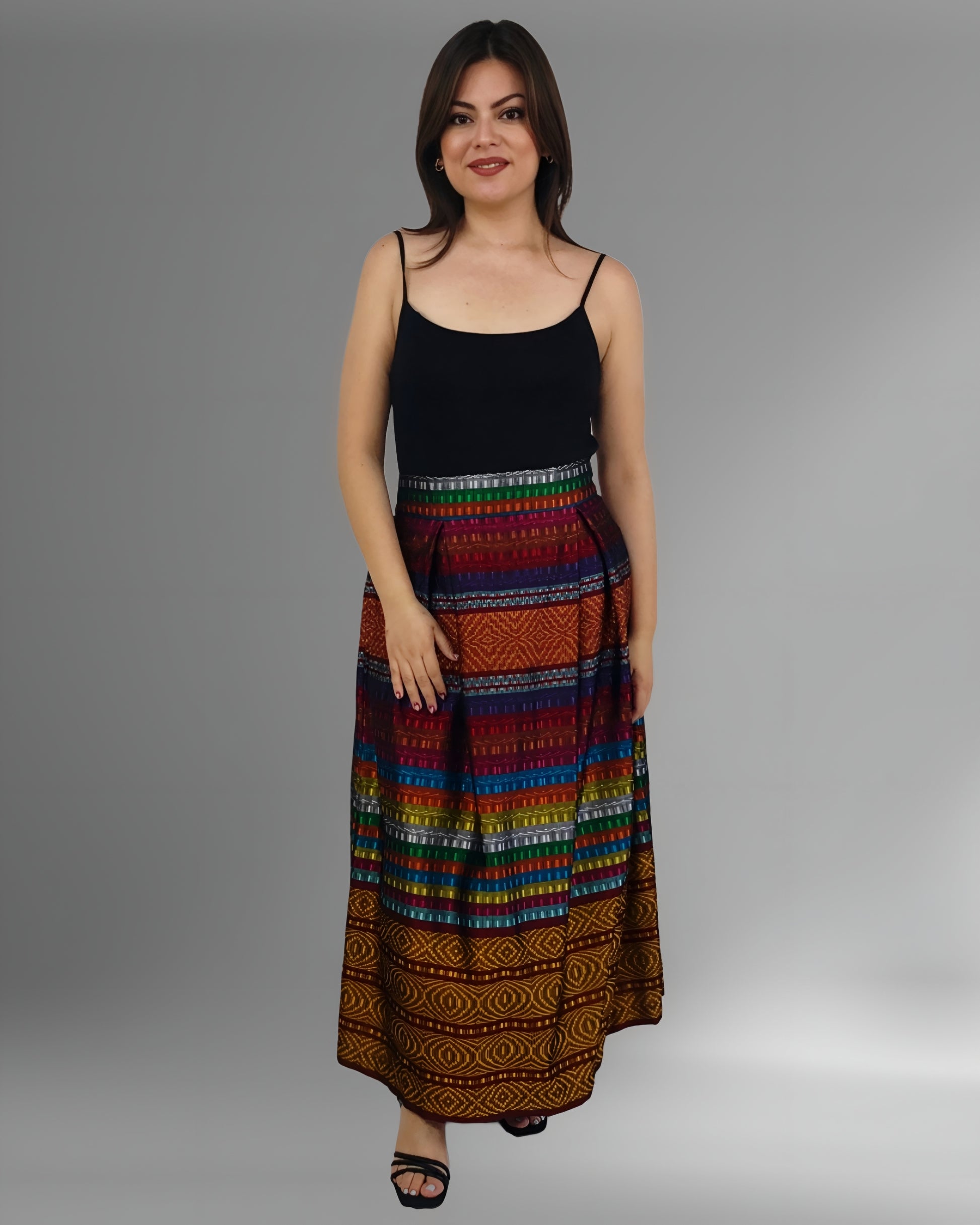 Falda Chiapas Telar Multicolor, vista frontal en modelo.