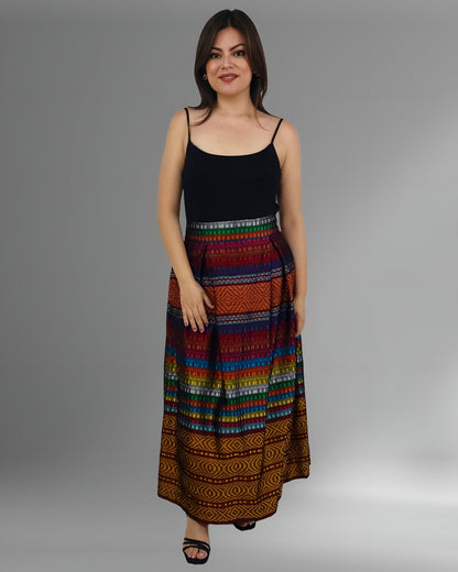 Falda Chiapas Telar Multicolor, vista frontal en modelo.