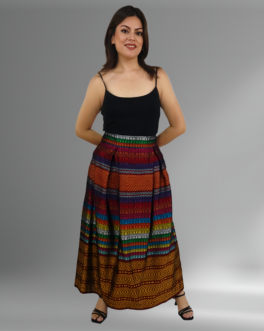 Falda Chiapas Telar Multicolor, en modelo.