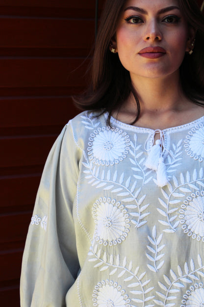 Blusa larga lino, bordado Aguacatenango. Gris claro