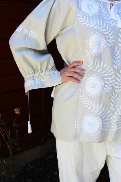 Blusa larga lino, bordado Aguacatenango. Gris claro