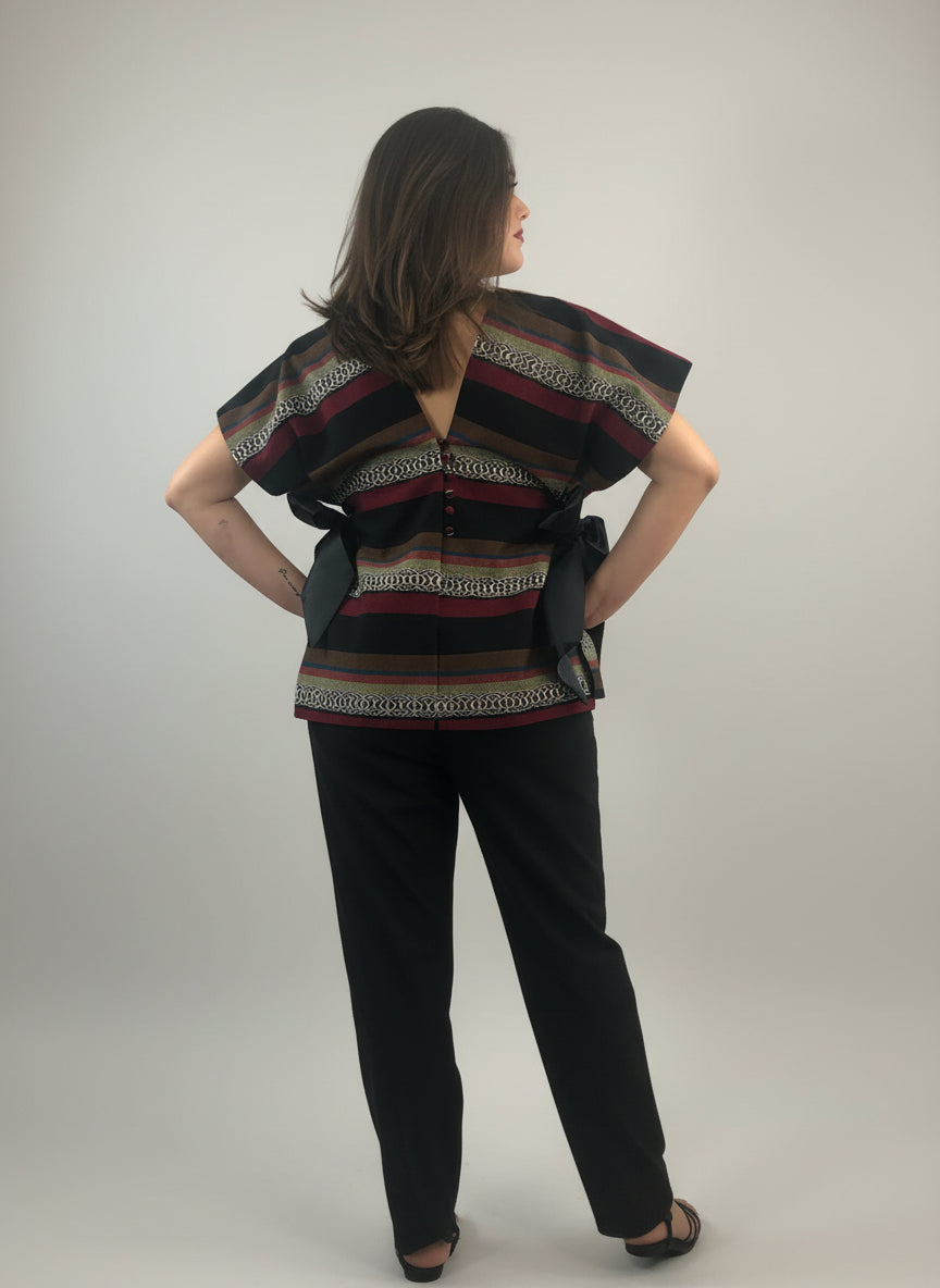 Blusa de telar artesanal. Moños