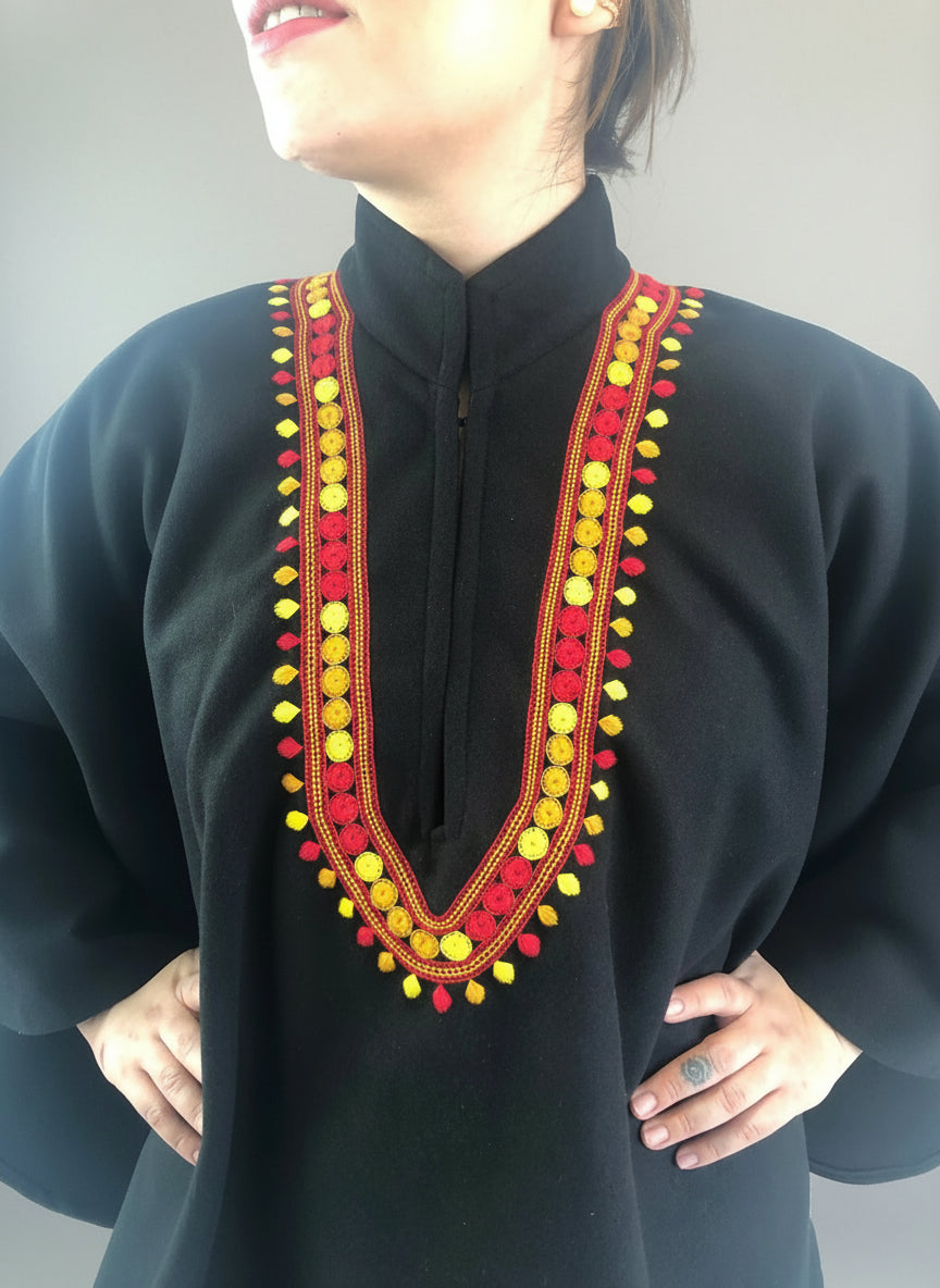 Capa Chiapas de paño de lana corte redondo bord a mano