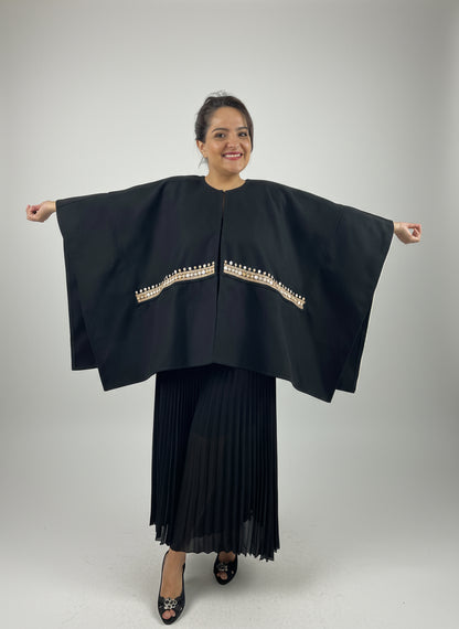 Capa Chiapas de paño de lana bordada a mano