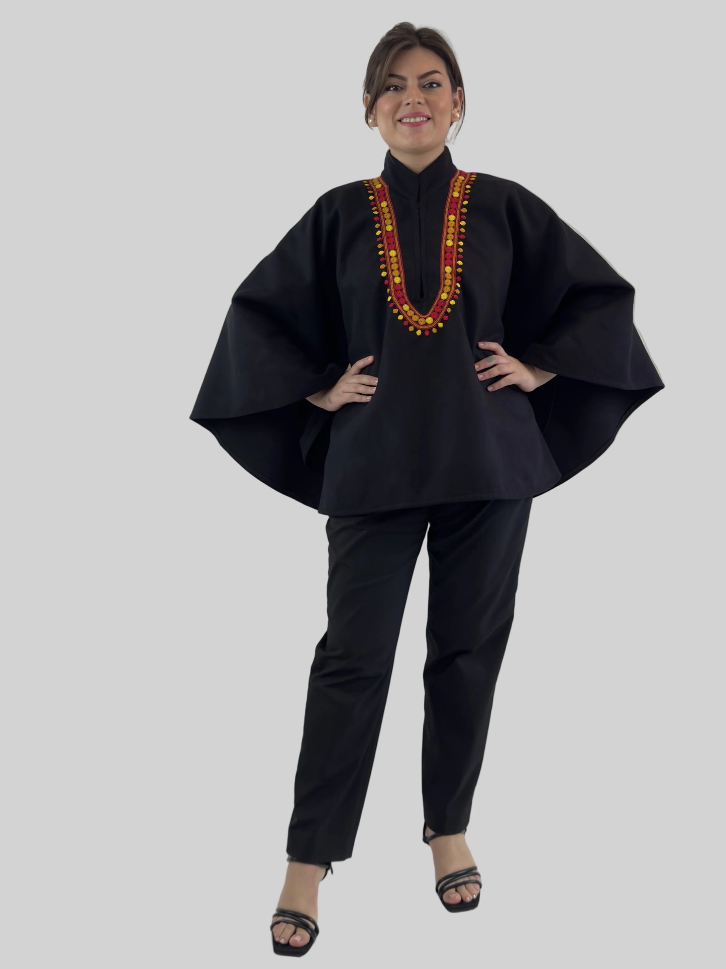 Capa Chiapas de paño de lana corte redondo bord a mano