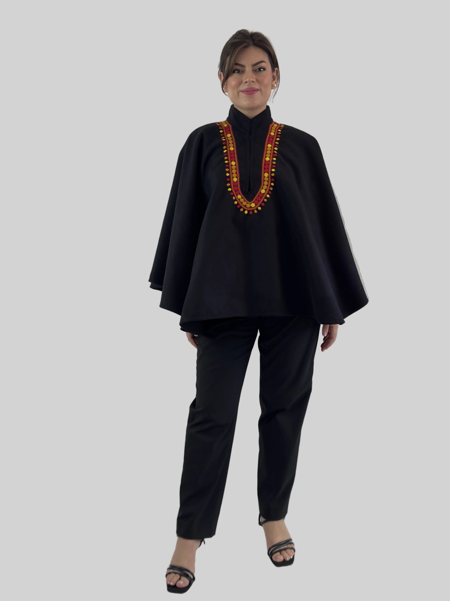 Capa Chiapas de paño de lana corte redondo bord a mano