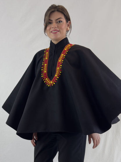 Capa Chiapas de paño de lana corte redondo bord a mano