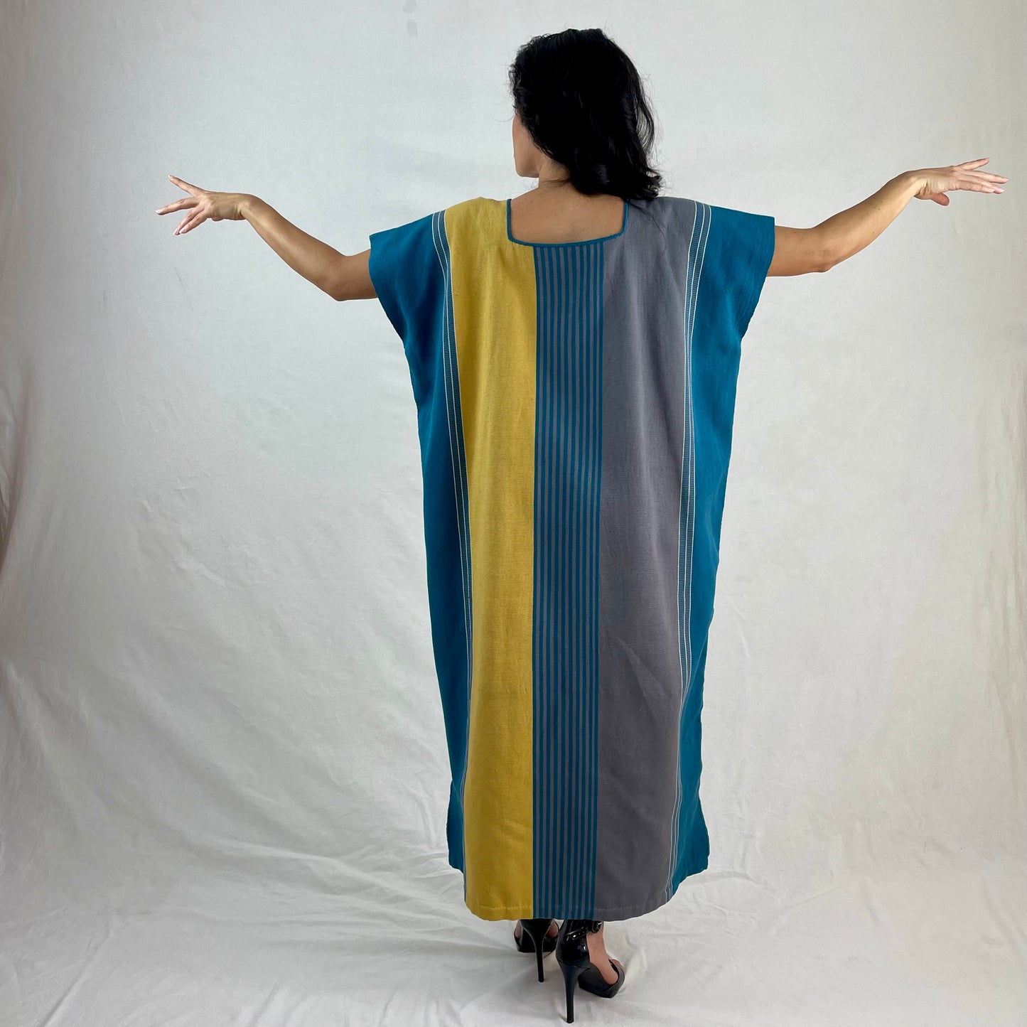 Vestido Telar Rayas Larraínzar.