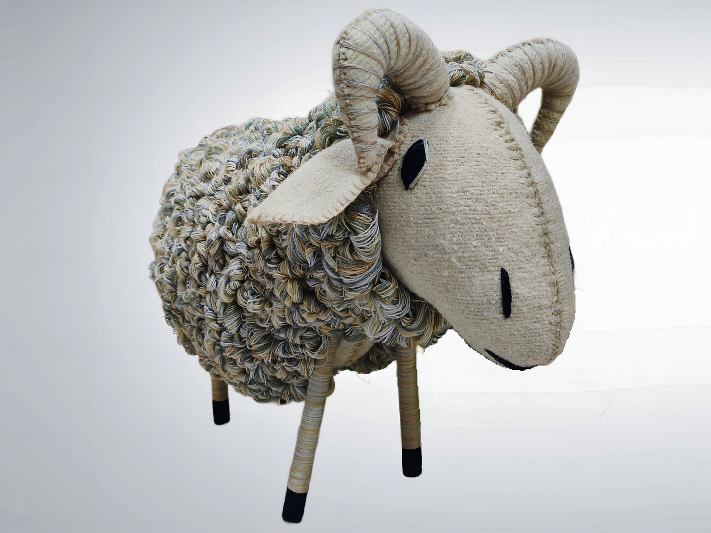 Lanuche: Borrego Grande color beige con gris.