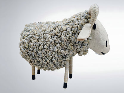 Lanuche: Borrego Grande color beige con gris, vista lateral.