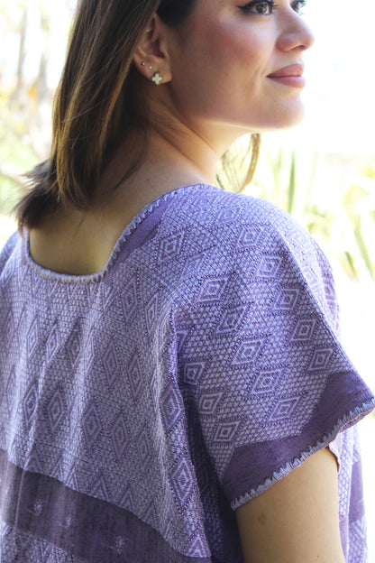 Vestido largo Carranza, doble brocado. Lila