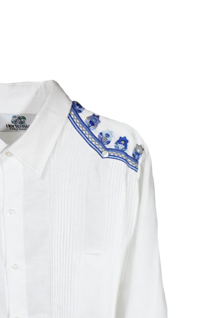 Guayabera de lino bordado flores azul