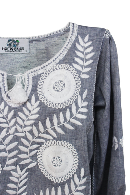 Blusa larga, bordado Aguacatenango. Mezclilla