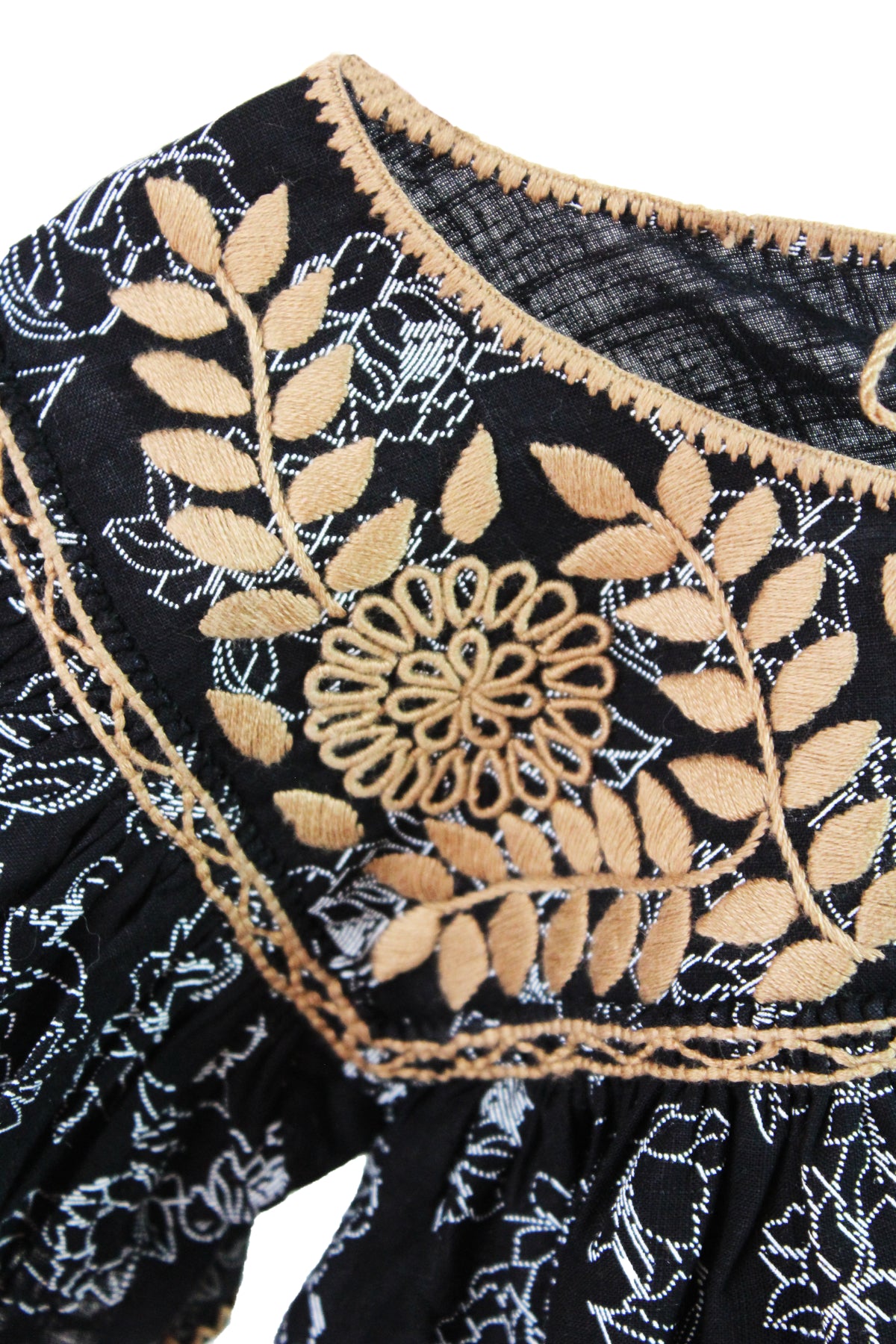 Vestido infantil bordado Aguacatenango. Negro