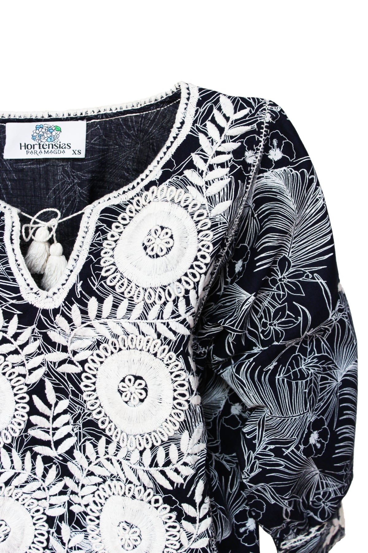 Blusa larga estampada, bordado Aguacatenango. Negro