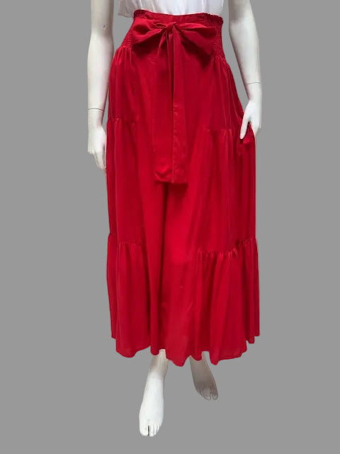 Pantalón Rayón Olanes color rojo, vista frontal.