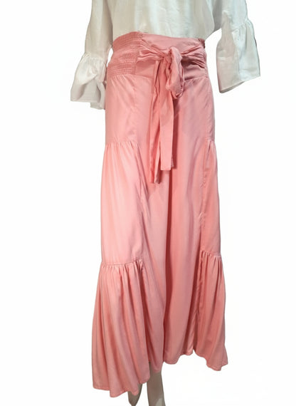 Pantalón de rayón olanes color rosa, vista frontal.