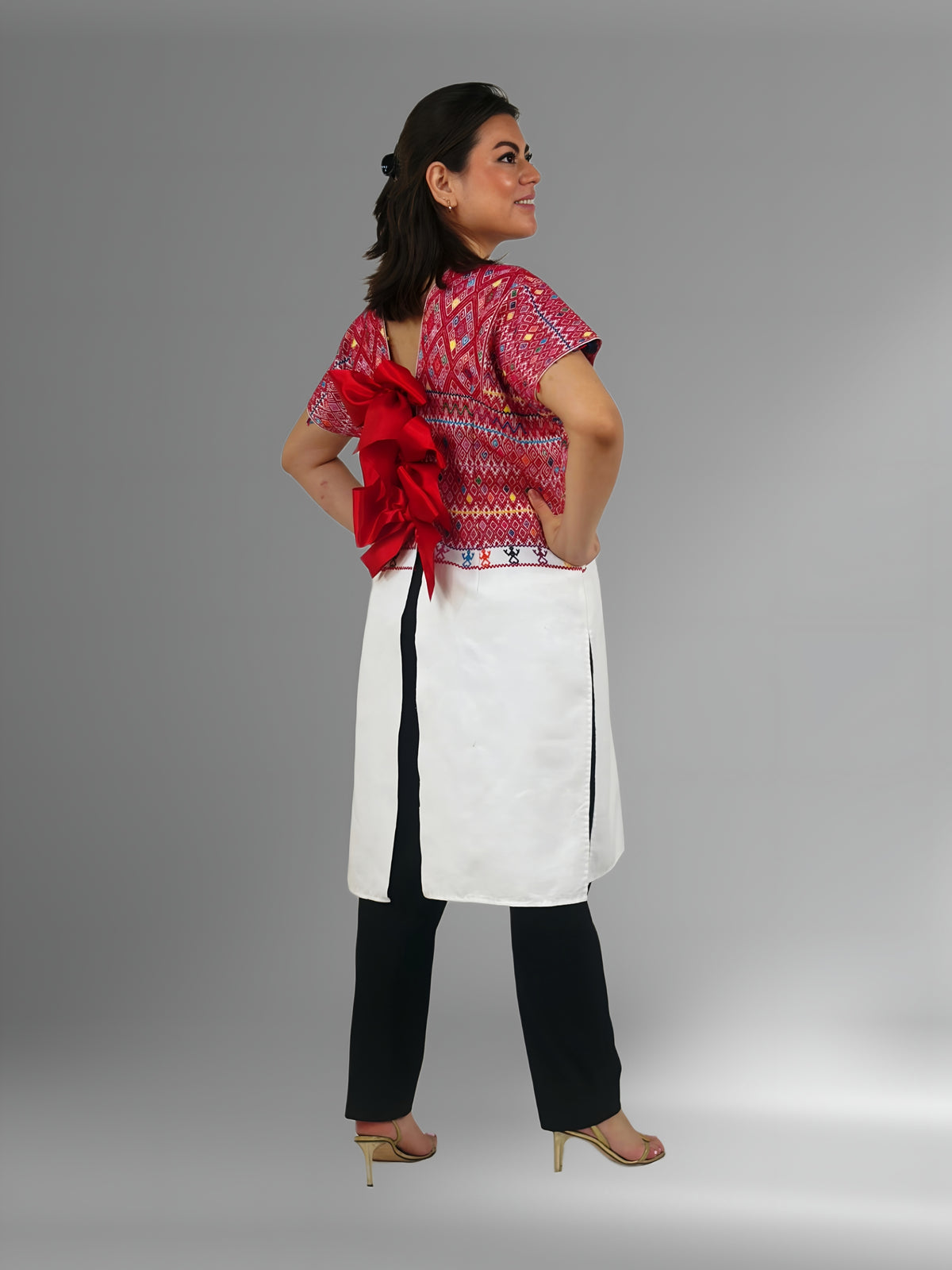 Blusa larga con moños. Brocado Larrainzar.