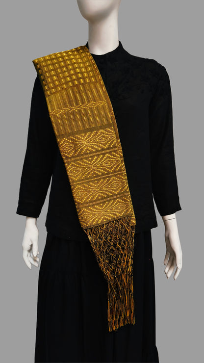 Rebozo Comitán Flecos Tejidos color amorillo con negro.
