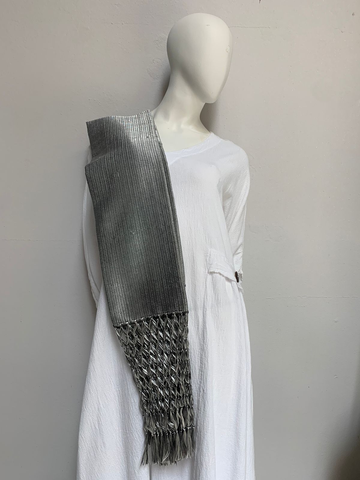 Rebozo Cordillante Flecos Tejidos color plateado.