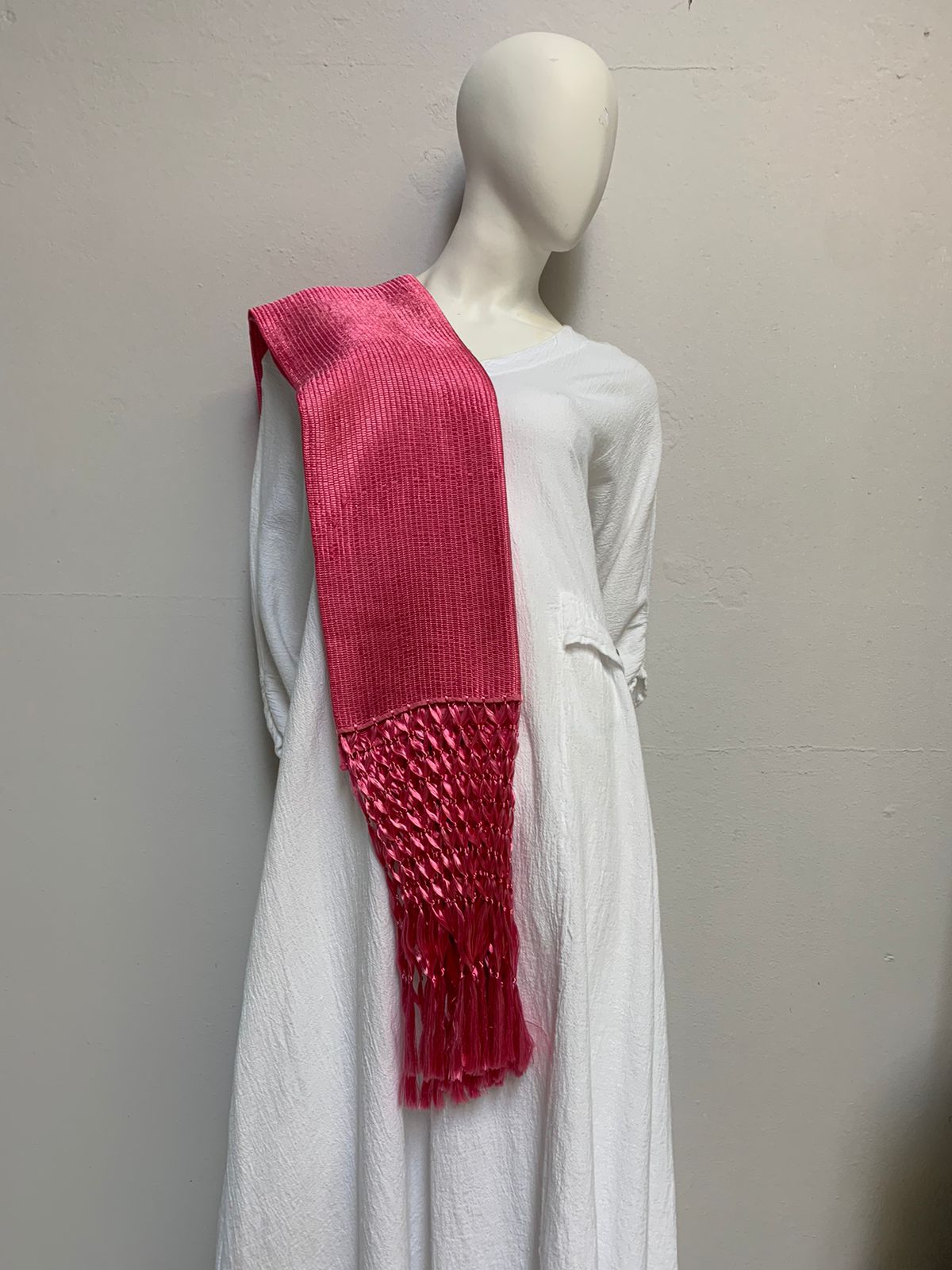 Rebozo Cordillante Flecos Tejidos color rosa.