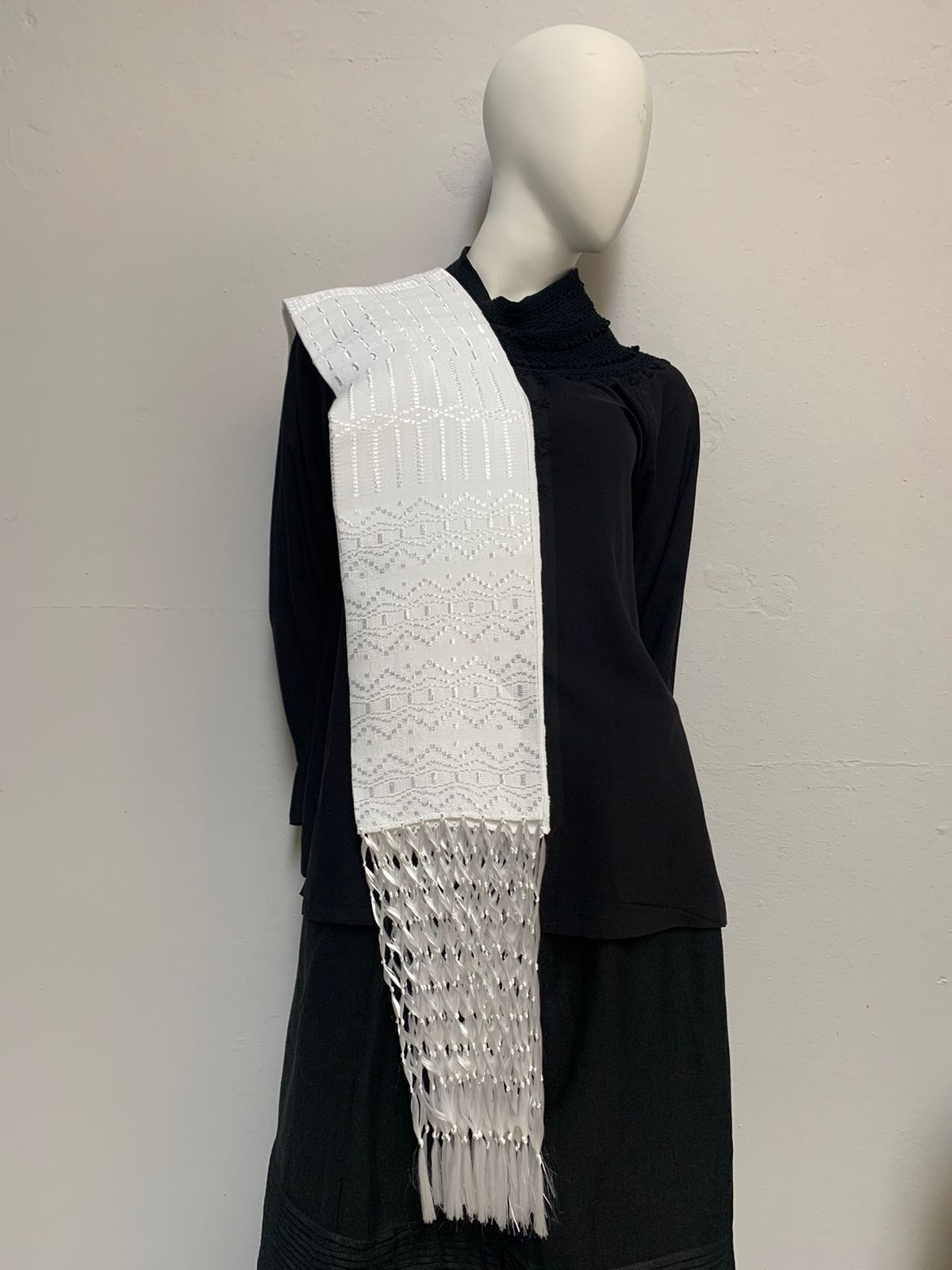 Rebozo comitán flecos tejidos color blanco