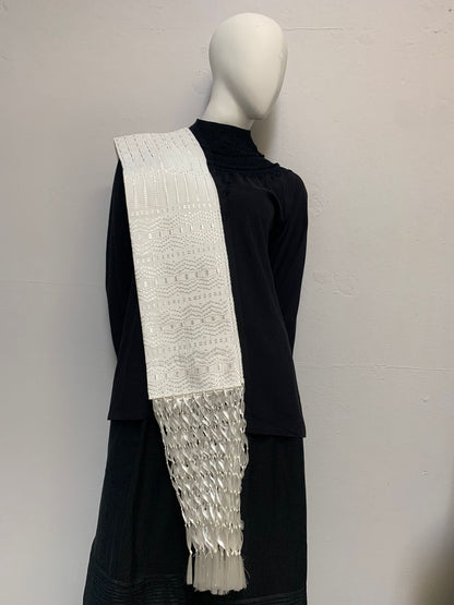 Rebozo comitán flecos tejidos color perla