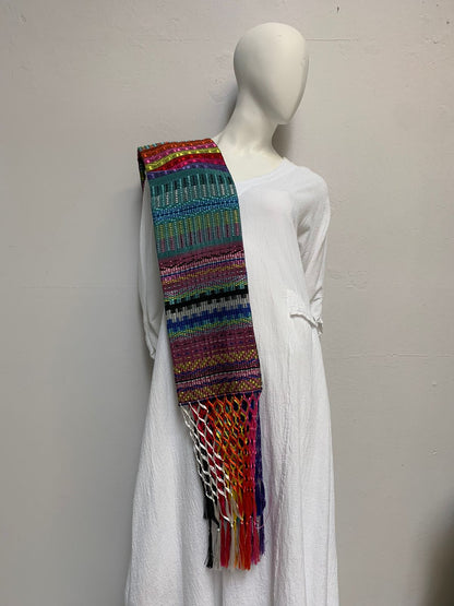 Rebozo grecas flecos colores, vista frontal.